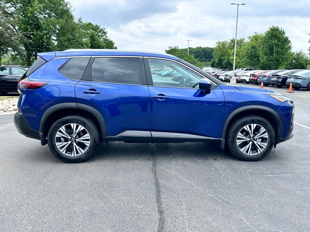 Used 2023 Caspian Blue Metallic Nissan SV image 4