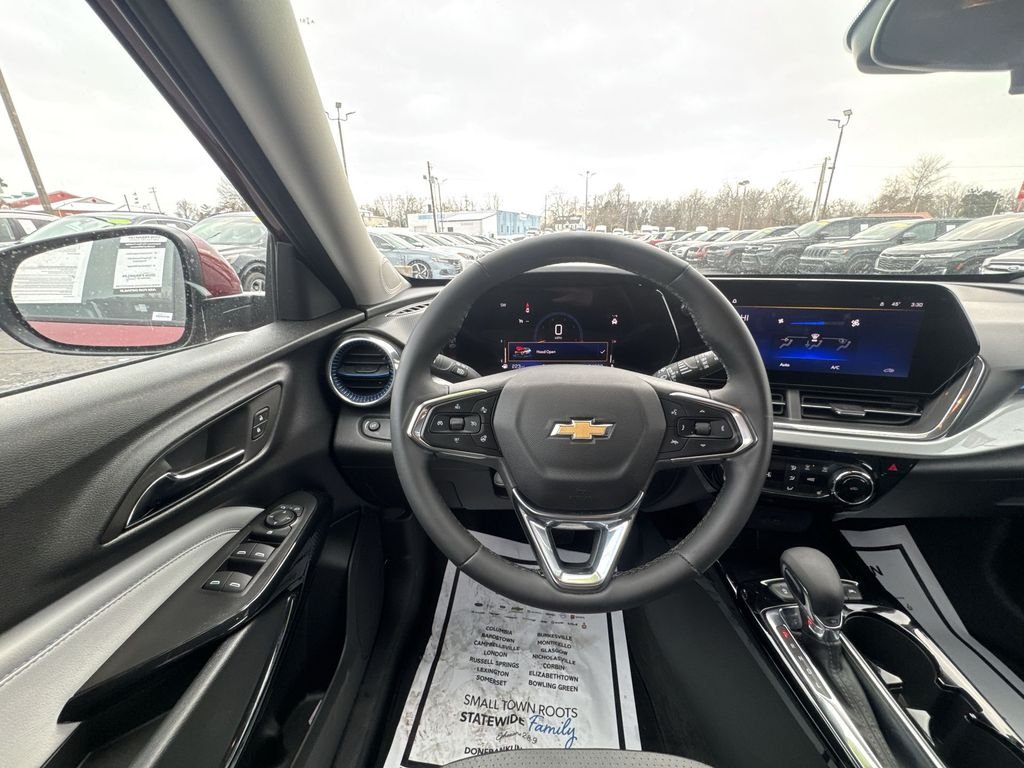 2025 Chevrolet Trax LT - Photo 14