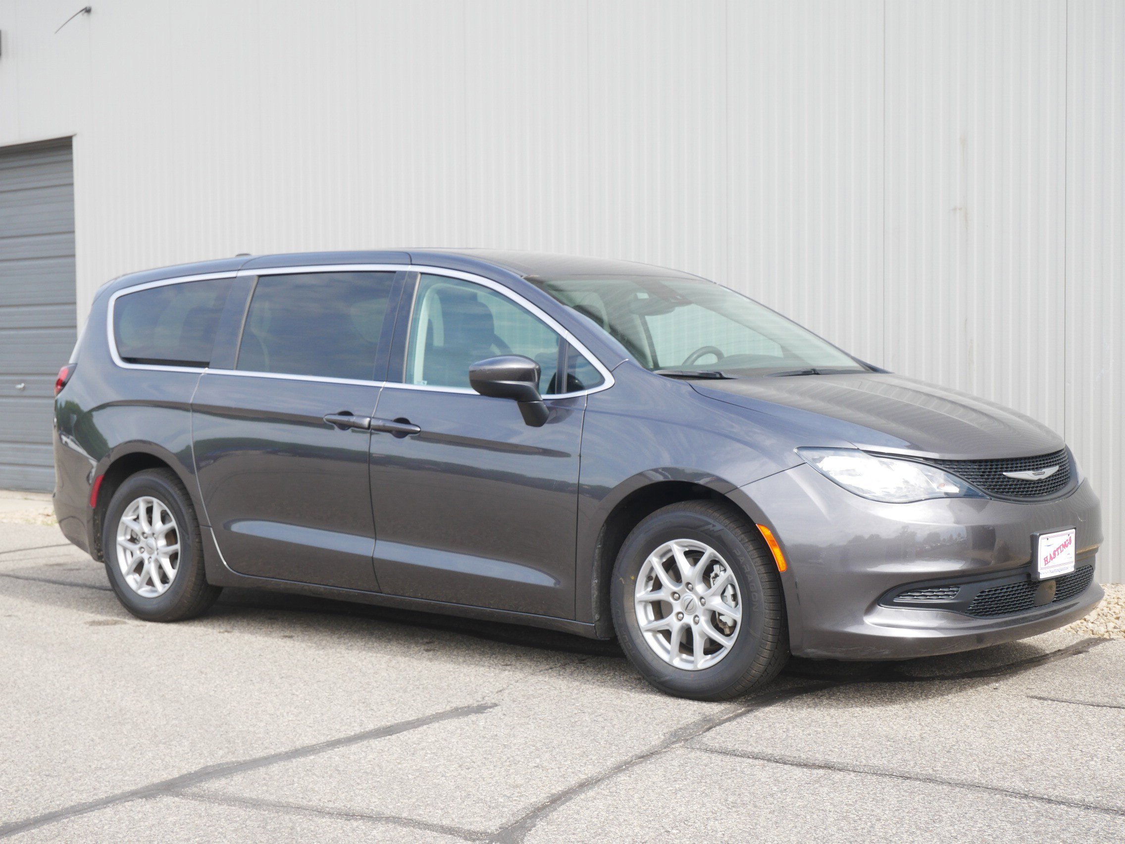 Used 2023 Granite Crystal Metallic Clearcoat Chrysler LX image 7