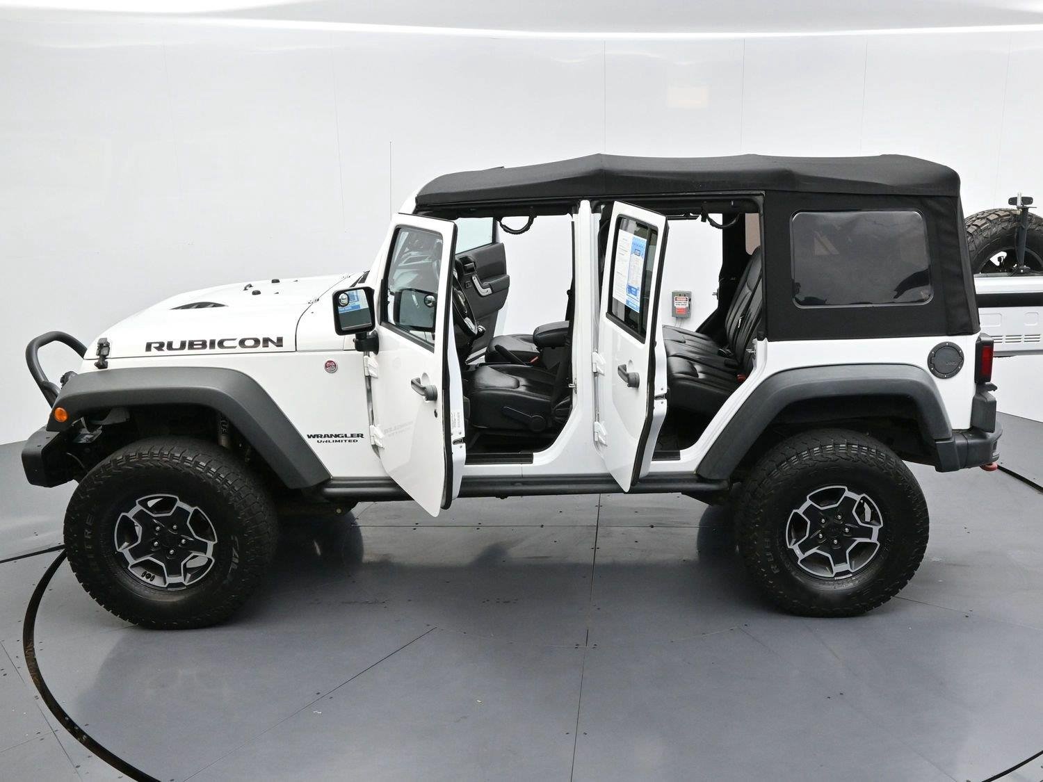 Used 2014 Bright White Clearcoat Jeep Rubicon X image 40