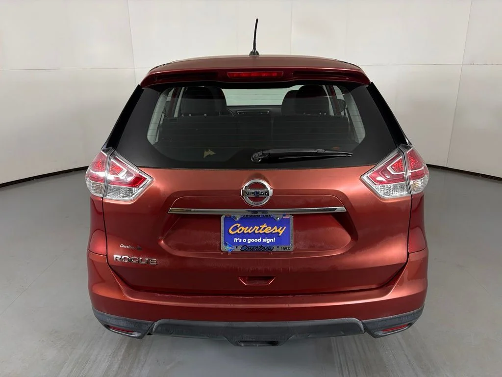 Used 2016 Red Nissan S image 7