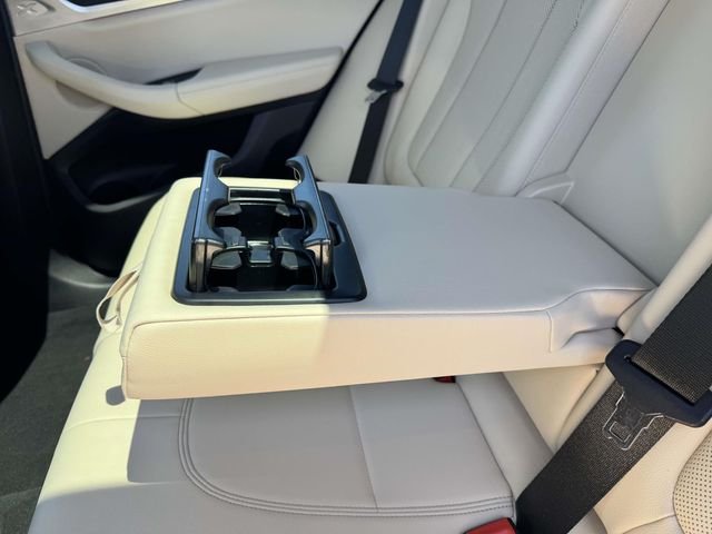 Used 2023 White BMW xDrive30i image 34