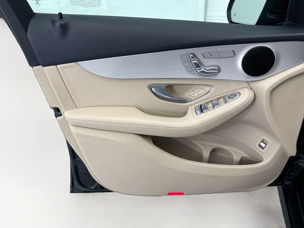 Certified Used 2022  Mercedes-Benz GLC 300 image 22