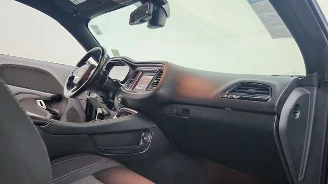 Used 2019 Black Dodge SXT image 19
