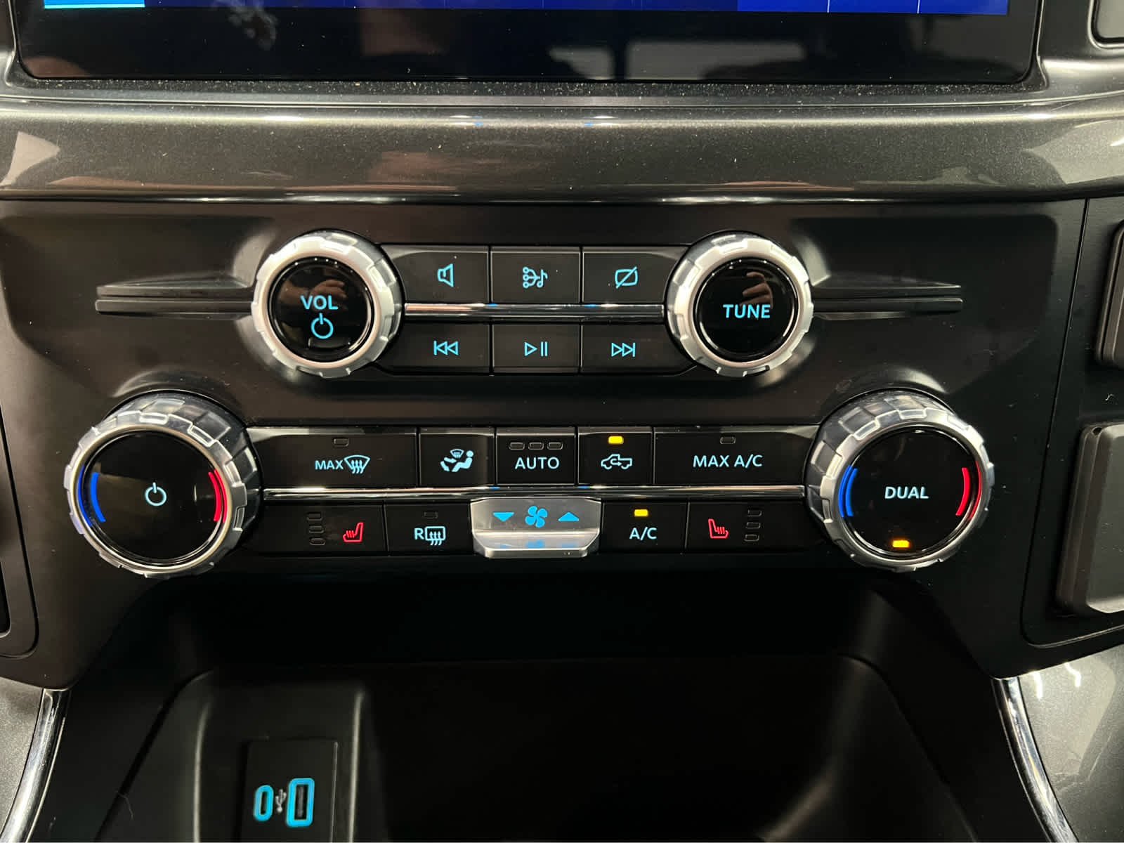 Used 2023 Carbonized Gray Ford XLT image 26