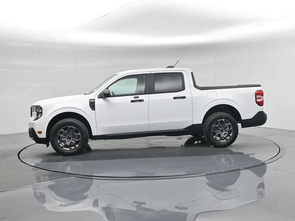 New 2026 Oxford White Ford XLT image 27
