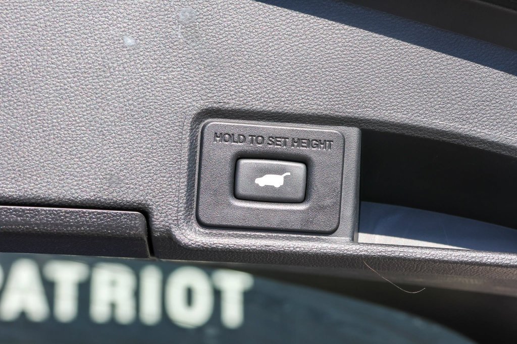 Used 2023 White Acura w/Technology Package image 10