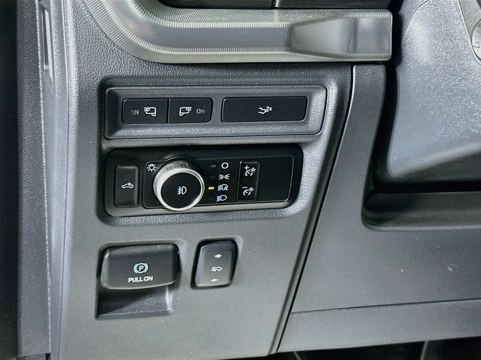 Used 2024 White Ford LARIAT image 11