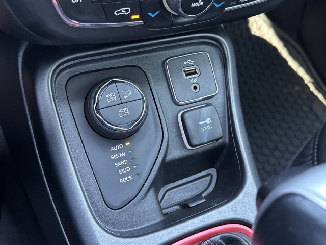 Used 2018 Black Jeep Trailhawk image 33