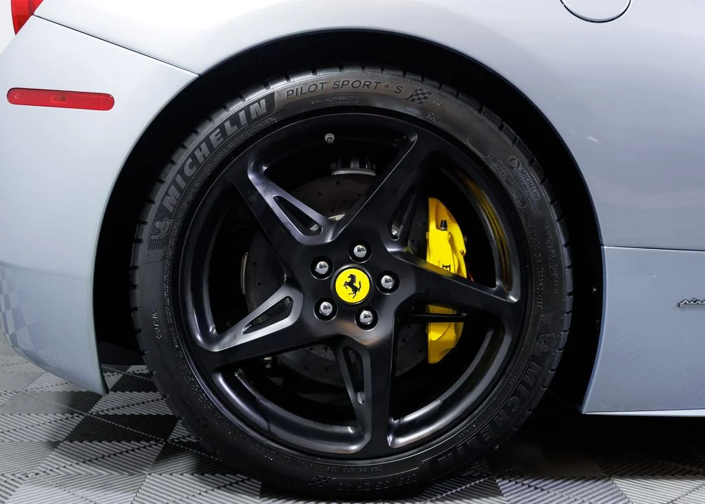 Used 2011 Grigio Alloy Ferrari Base image 8