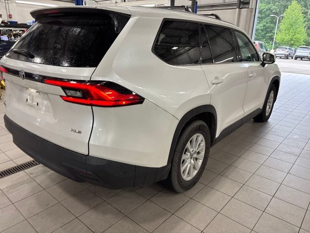 Used 2024 Pearl Toyota XLE image 5