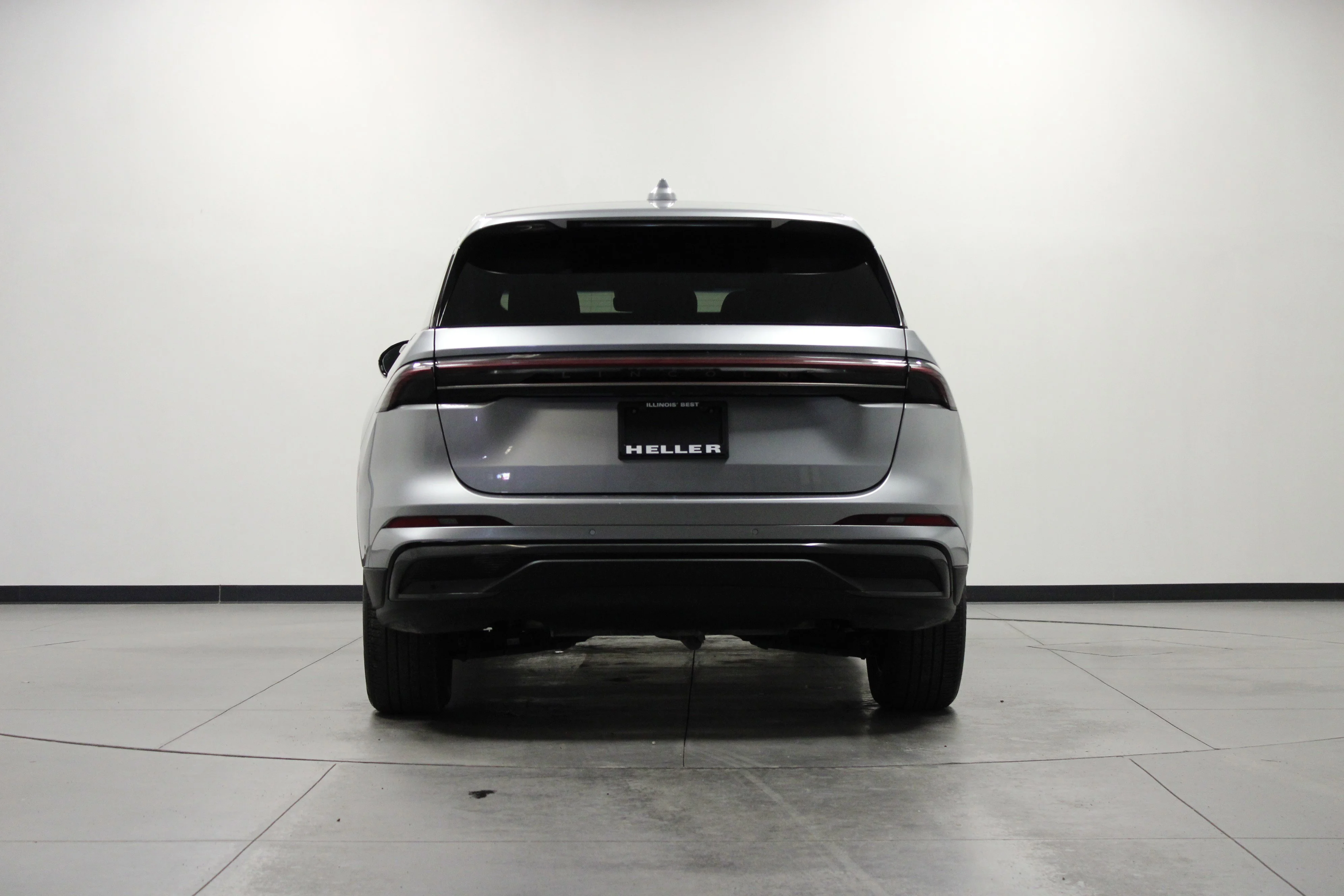 Used 2024 Radiance Metallic Lincoln Premiere image 5