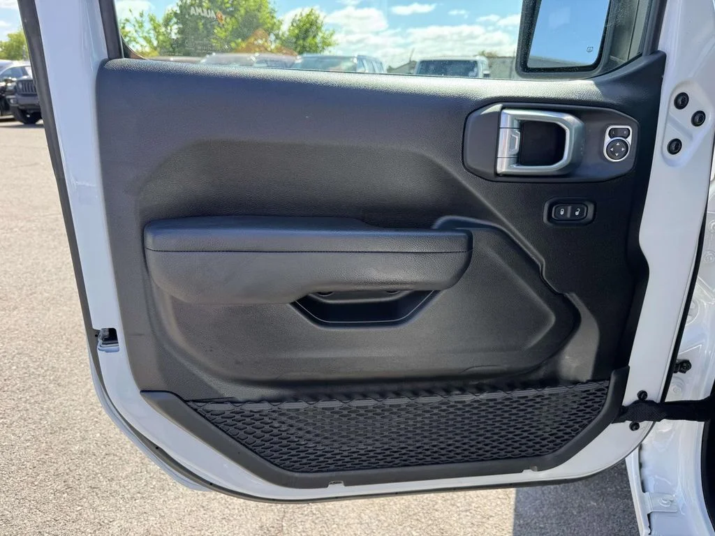 Used 2024 White Jeep Sport S image 25