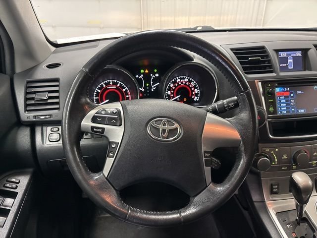 Used 2013 White Toyota SE image 12