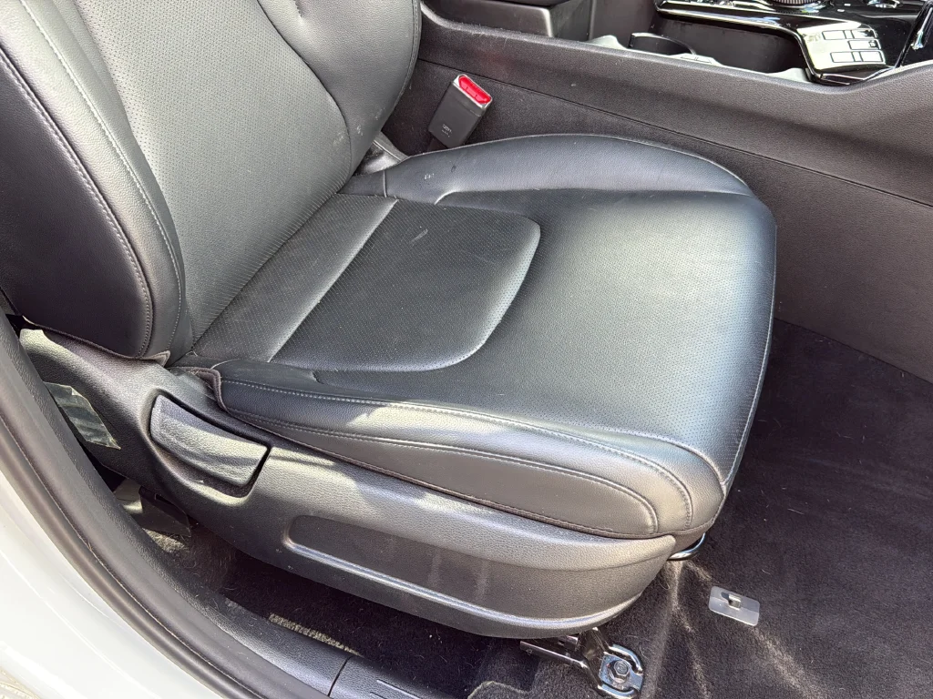 Used 2023 White Kia EX image 17