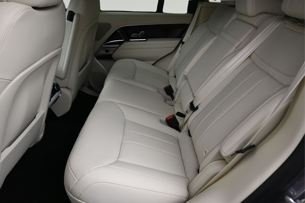 New 2026 Eiger Grey LAND ROVER SE image 6
