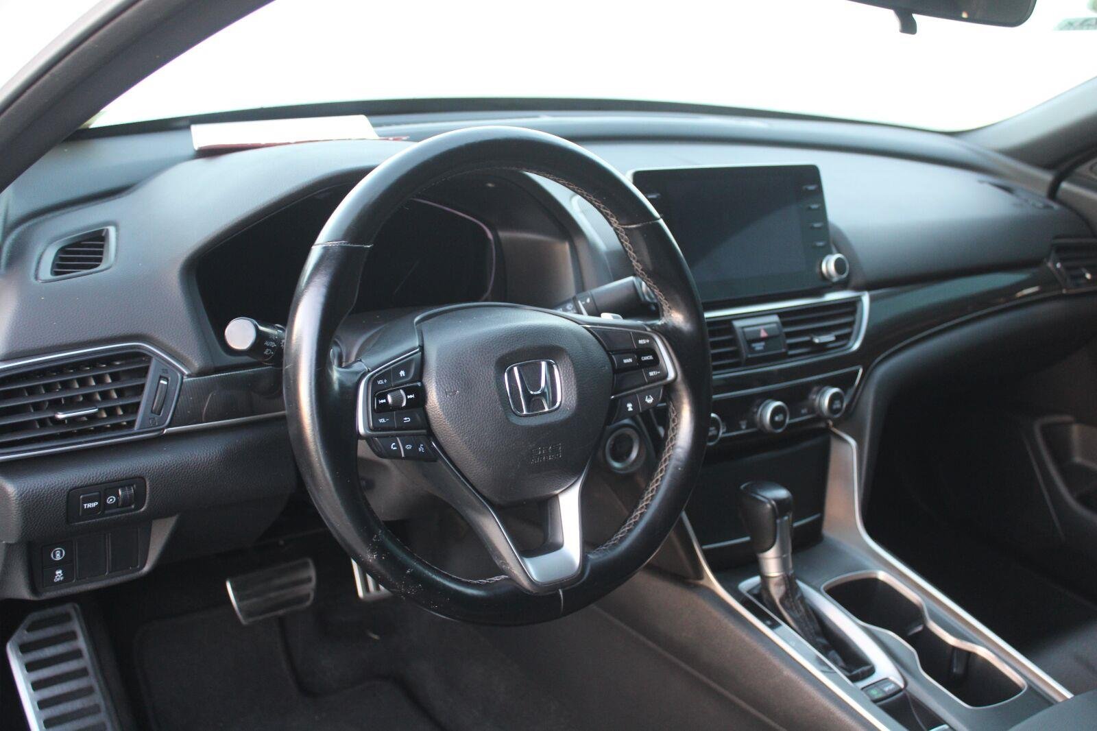 Used 2020 Platinum White Pearl Honda Sport image 9