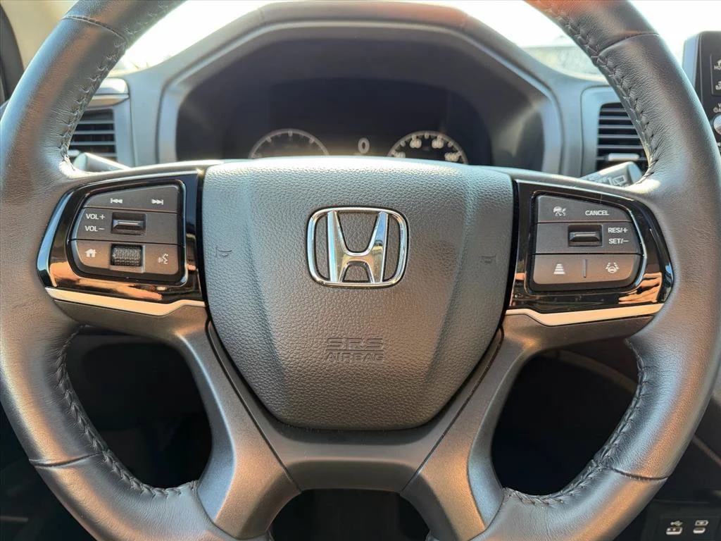 Used 2025 Silver Honda EX-L image 18