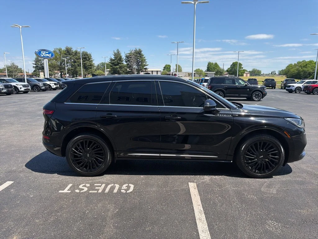 Used 2022 Infinite Black Metallic Lincoln Reserve image 6