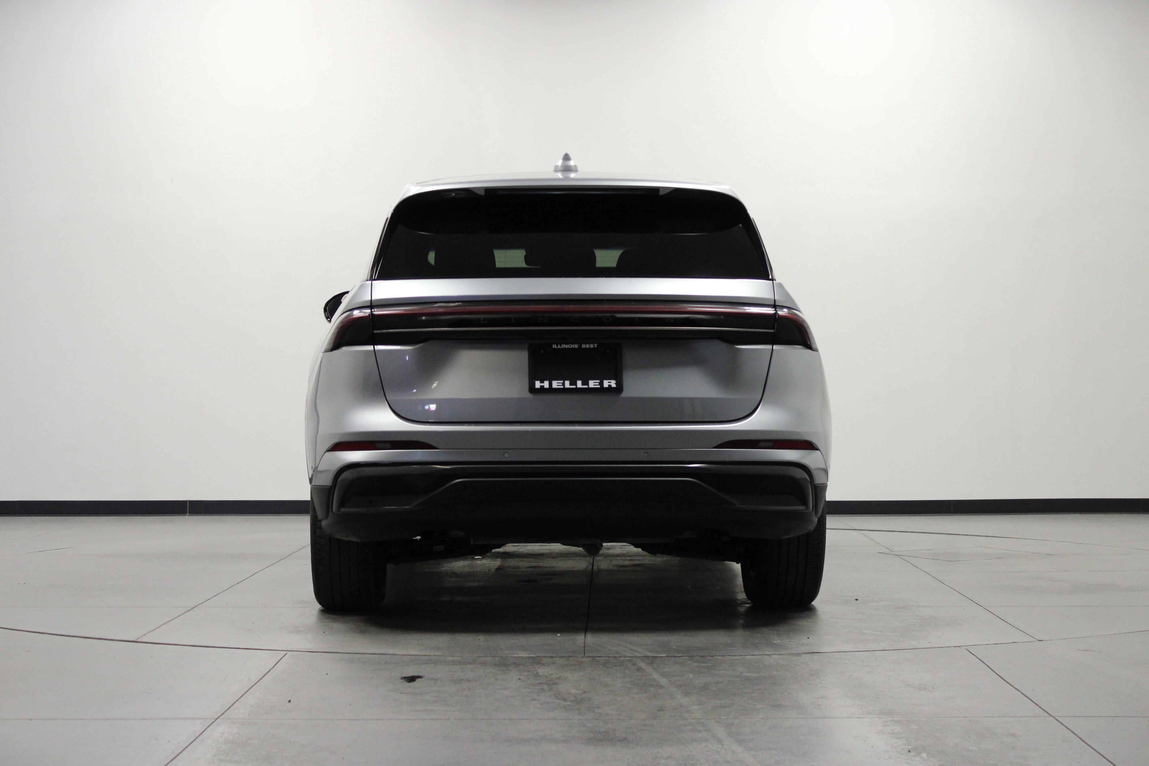 Used 2024 Radiance Metallic Lincoln Premiere image 5