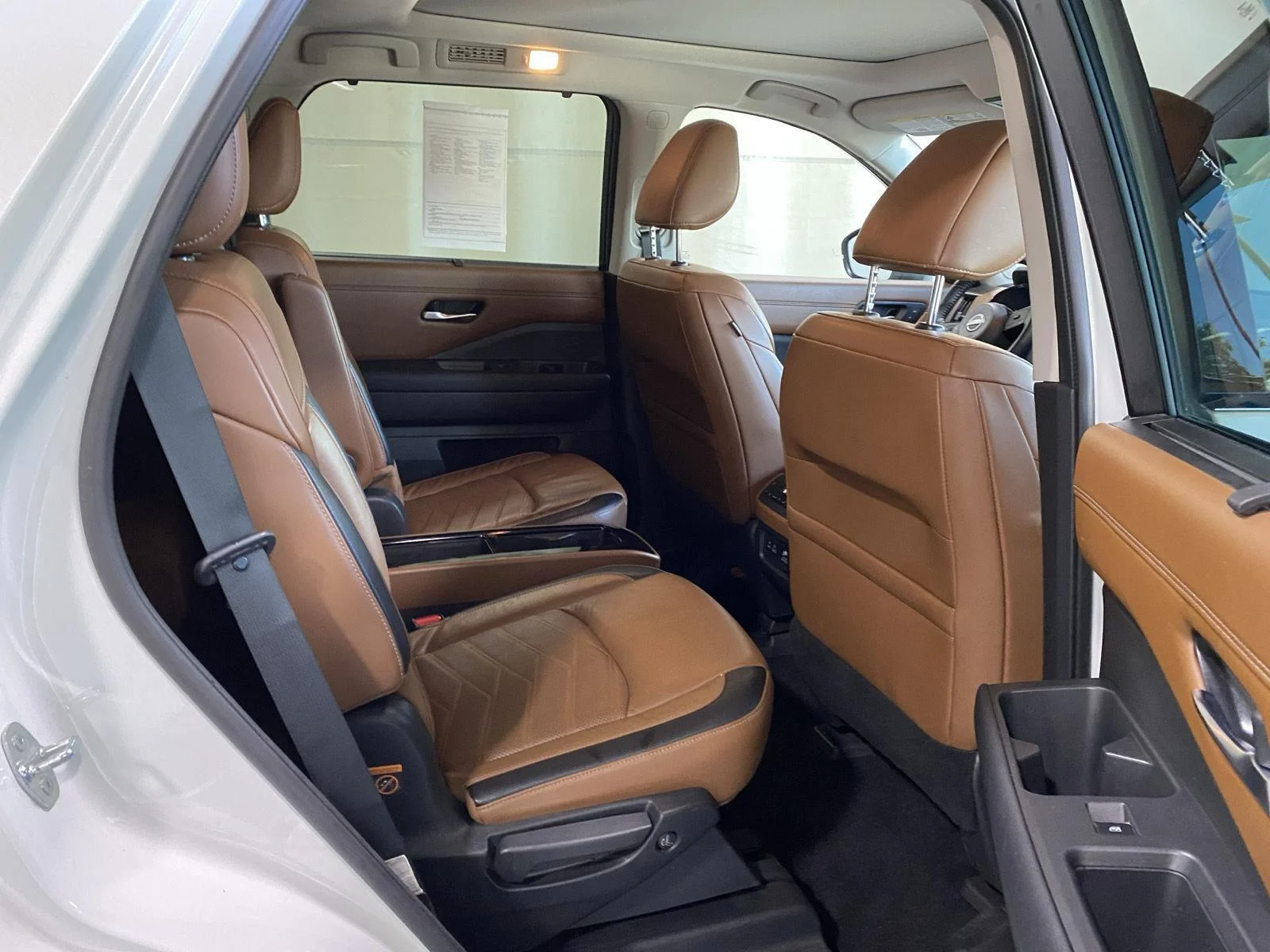 Used 2022 Pearl White Tricoat Nissan Platinum image 12