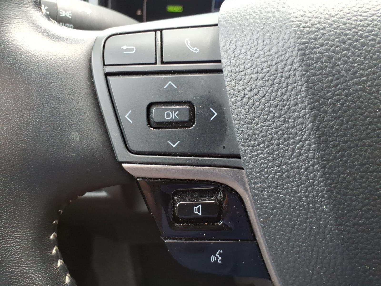 Used 2025 WHITE TOYOTA  image 13