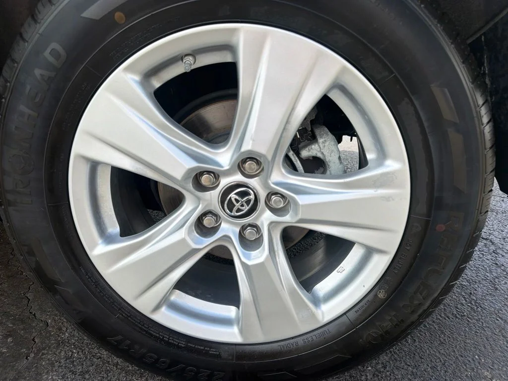 Used 2019 White Toyota XLE image 48