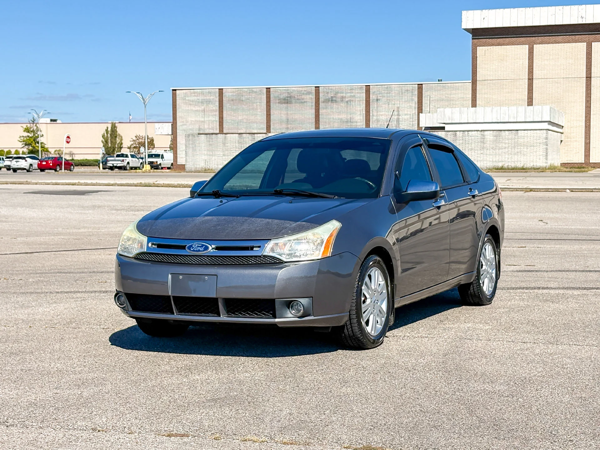 Used 2010 Gray Ford SEL image 4