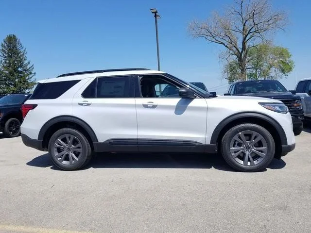 New 2026 Space White Metallic Ford Active image 2