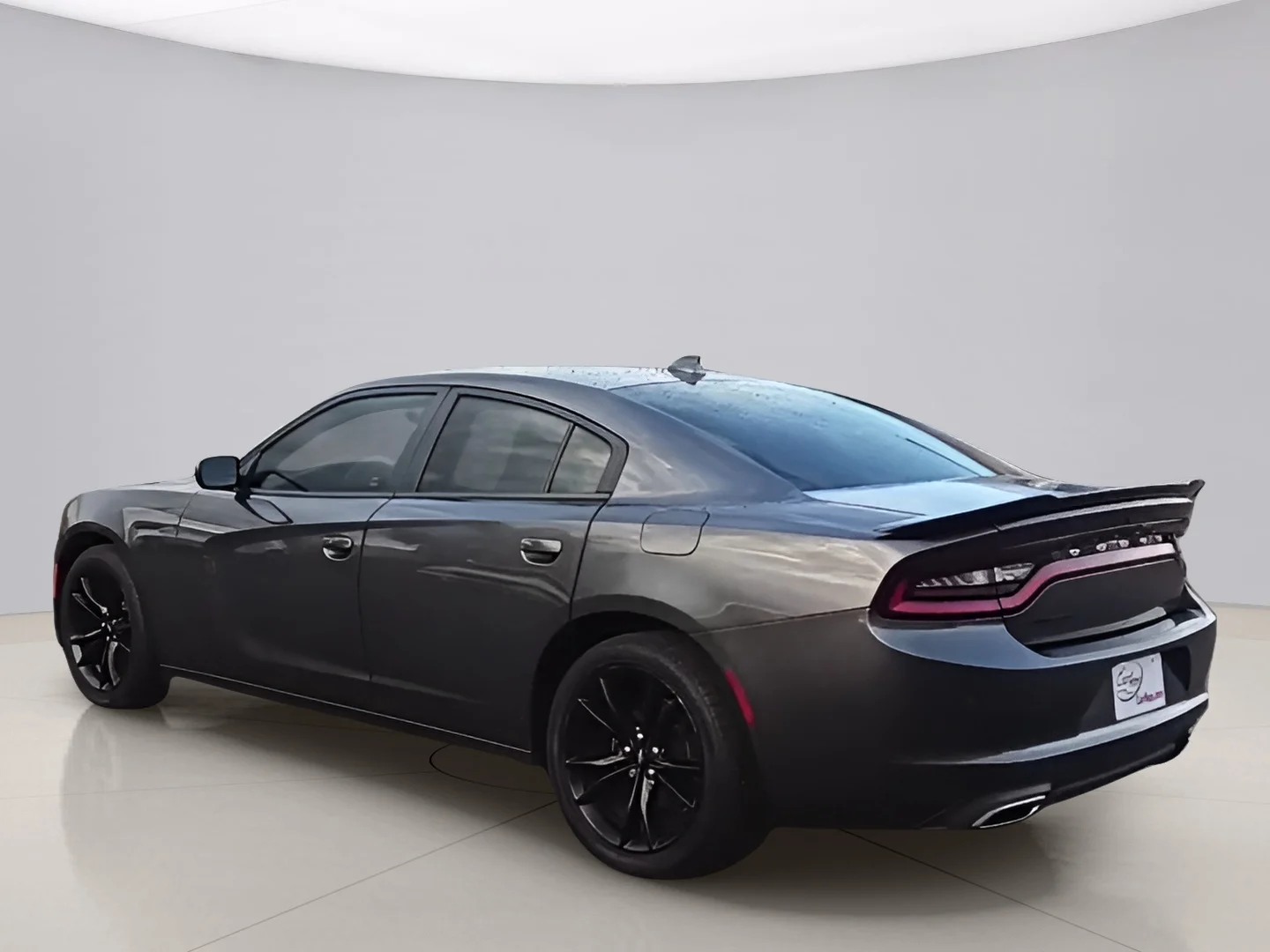 Used 2018 Black Dodge SXT image 5