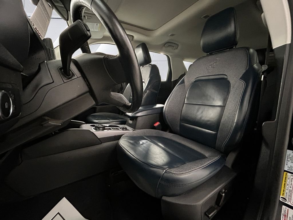 Used 2023 Blue Ford Outer Banks image 8