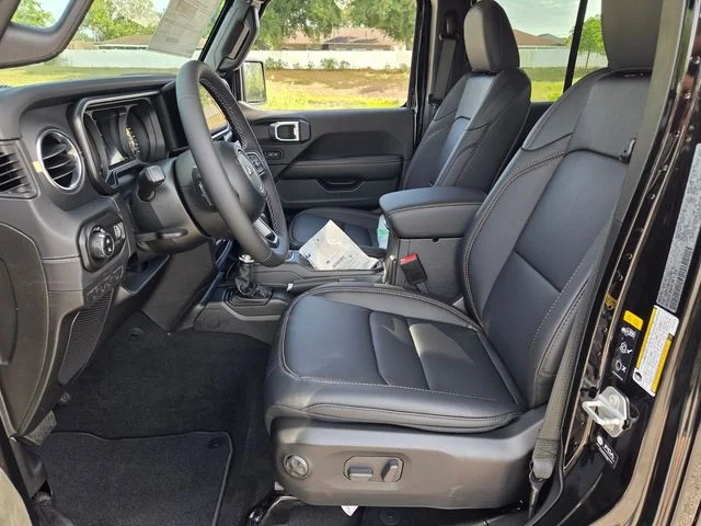 New 2026 Black Clear-Coat Exterior Paint Jeep Sahara image 5
