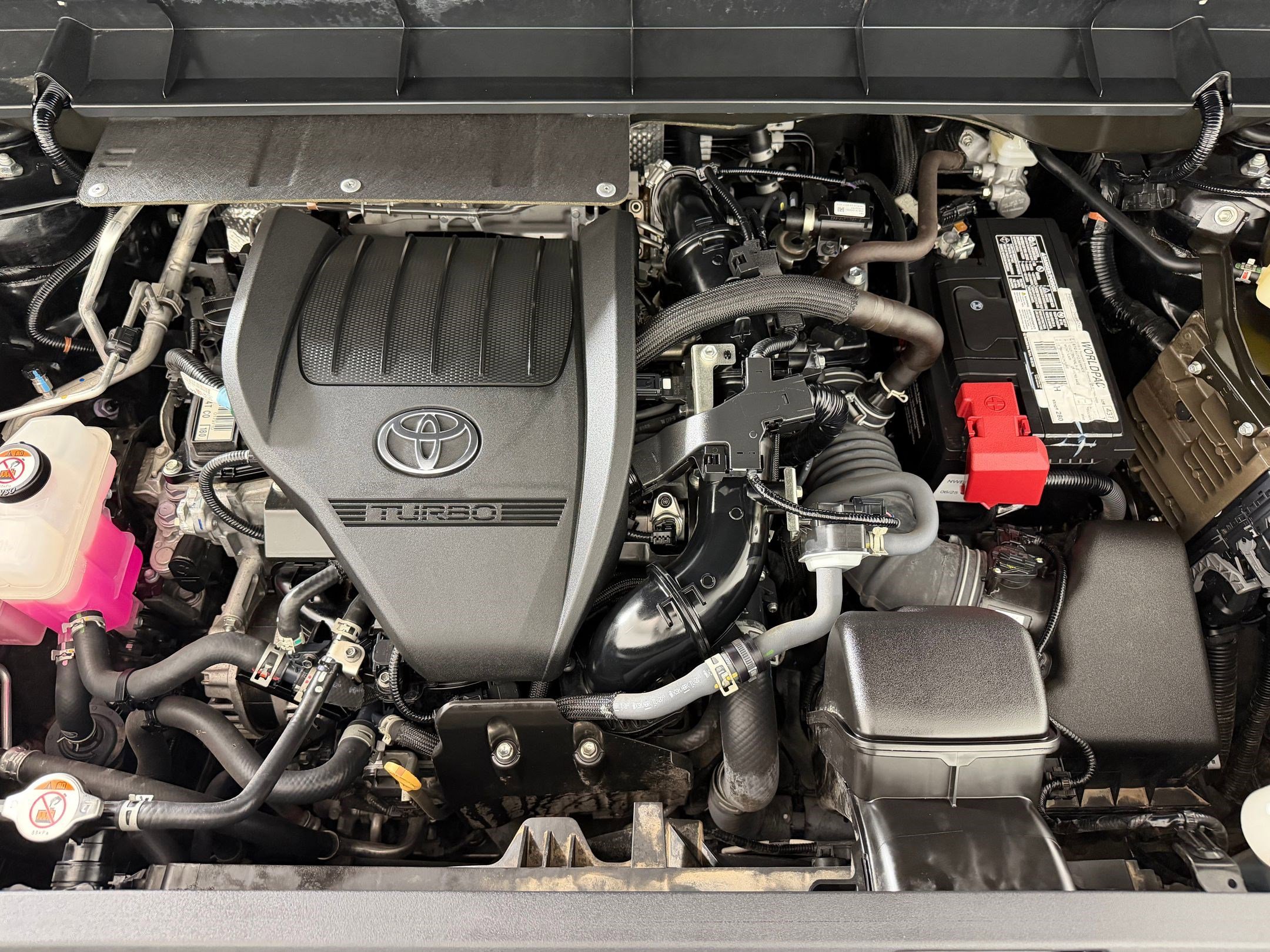 2024 Toyota Highlander LE - Photo 32