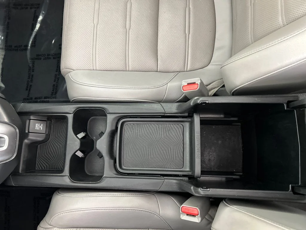 Used 2018 Silver Honda Touring image 14