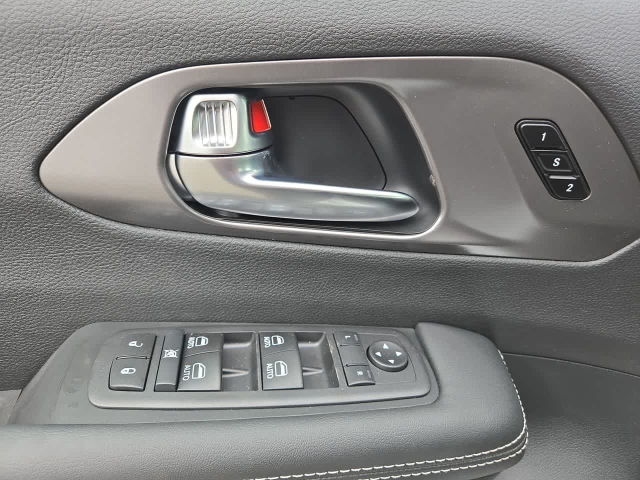 2026 Chrysler Pacifica Select - Photo 11