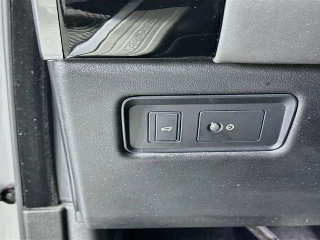 Used 2019 Indus Silver Metallic Land Rover HST image 11