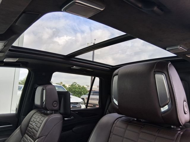 Used 2022 White Cadillac Sport Platinum image 19