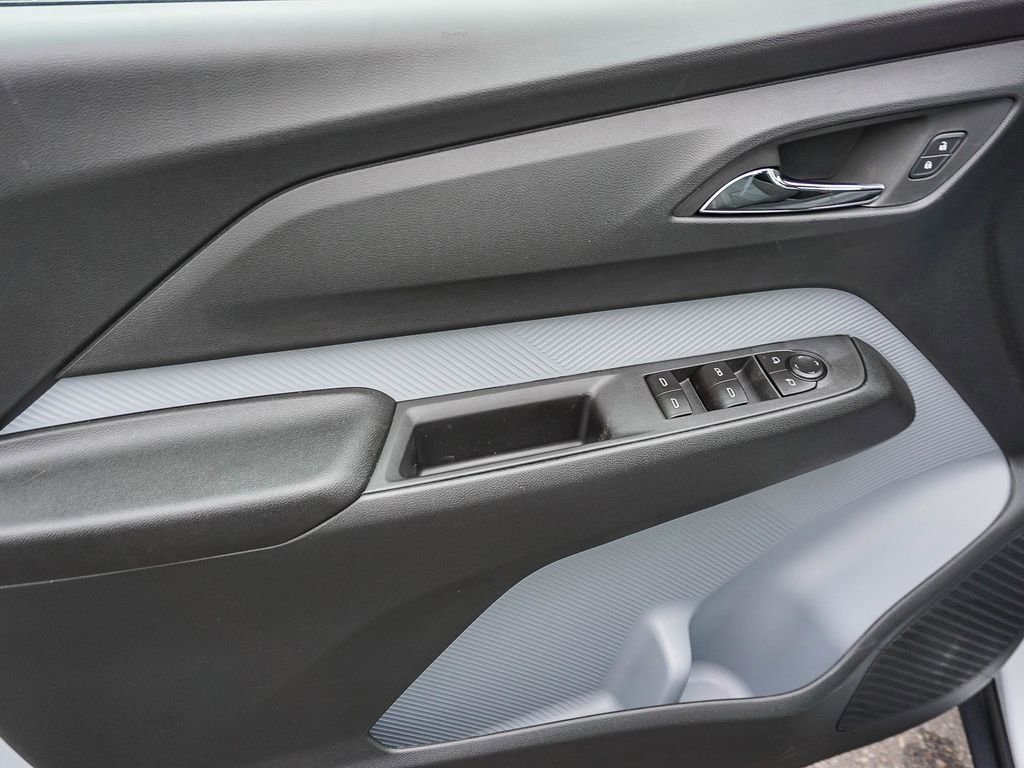 New 2027 Summit White Chevrolet LT image 18