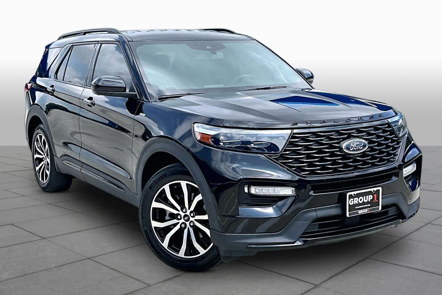 Used 2022 Agate Black Metallic Ford ST-Line image 3