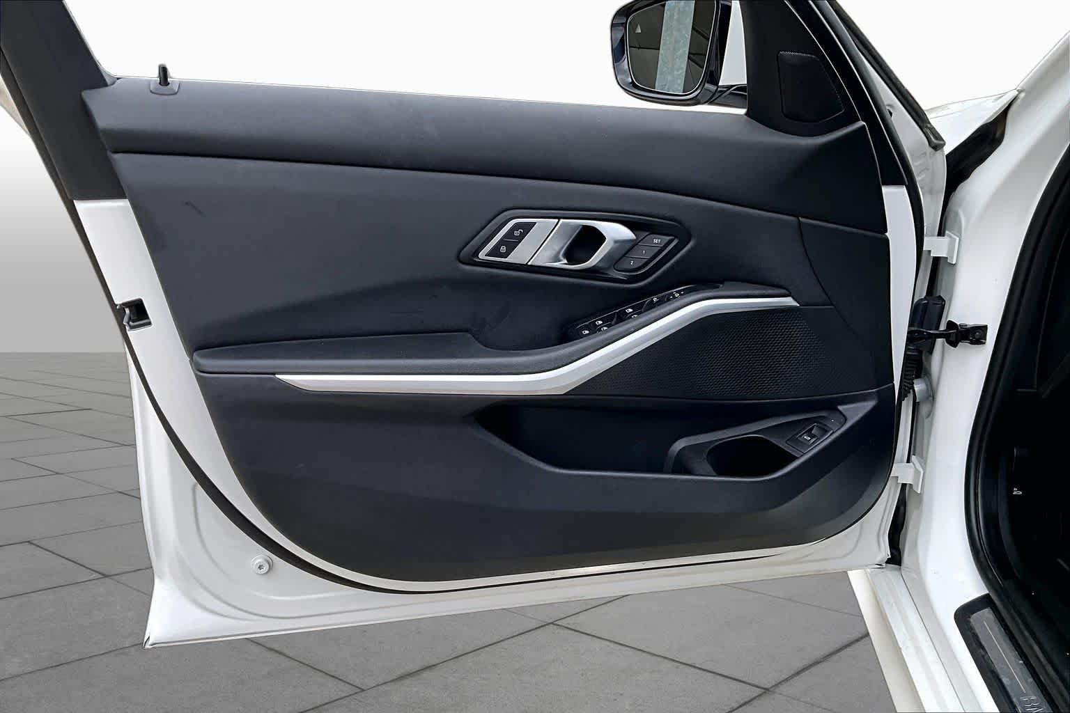 Used 2020 Alpine White BMW 330i image 25