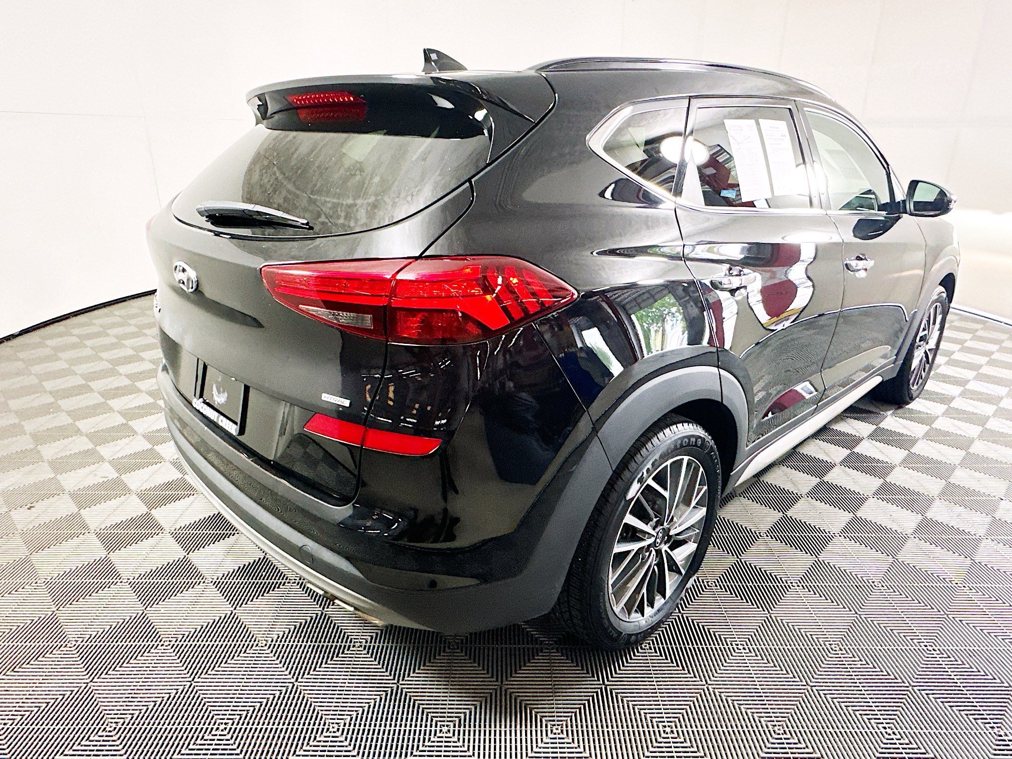 Used 2021 Black Noir Pearl Hyundai Ultimate image 3