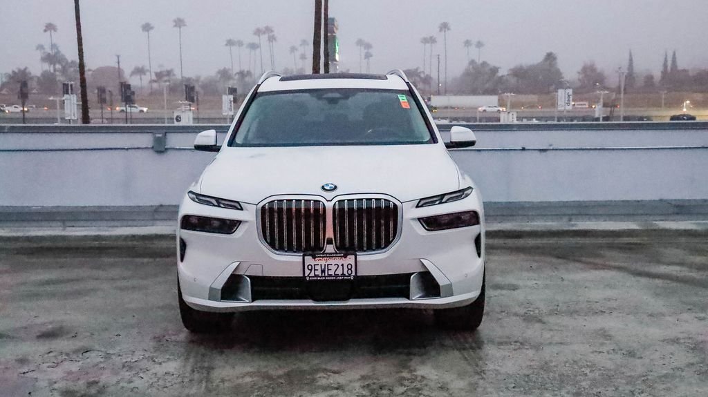 Used 2023 White Metallic BMW xDrive40i image 3