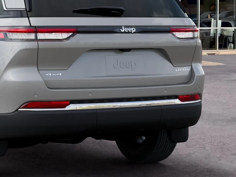 New 2026 Silver Zynith Exterior Paint Jeep Laredo X image 15