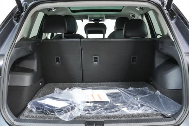 New 2026 Platinum Gray Metallic Volkswagen SE image 26