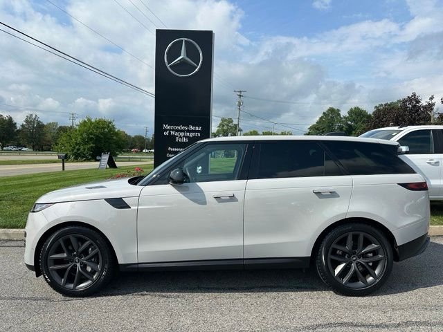 Used 2024 White Land Rover SE image 2