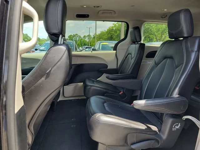 2023 Chrysler Pacifica Touring L - Photo 16