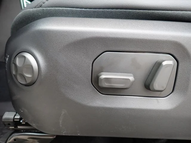 New 2027 White/off-white Jeep Rubicon image 17