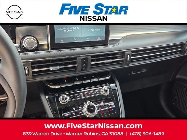 Used 2022 White Lincoln Standard image 20