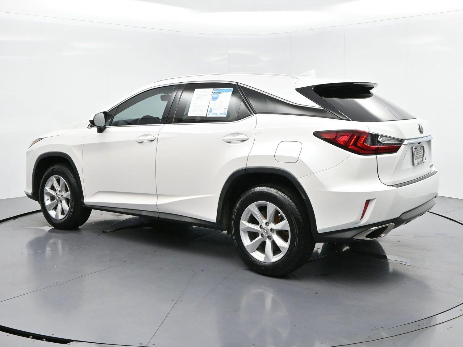 Used 2016 Eminent White Pearl Lexus FWD 4dr image 5