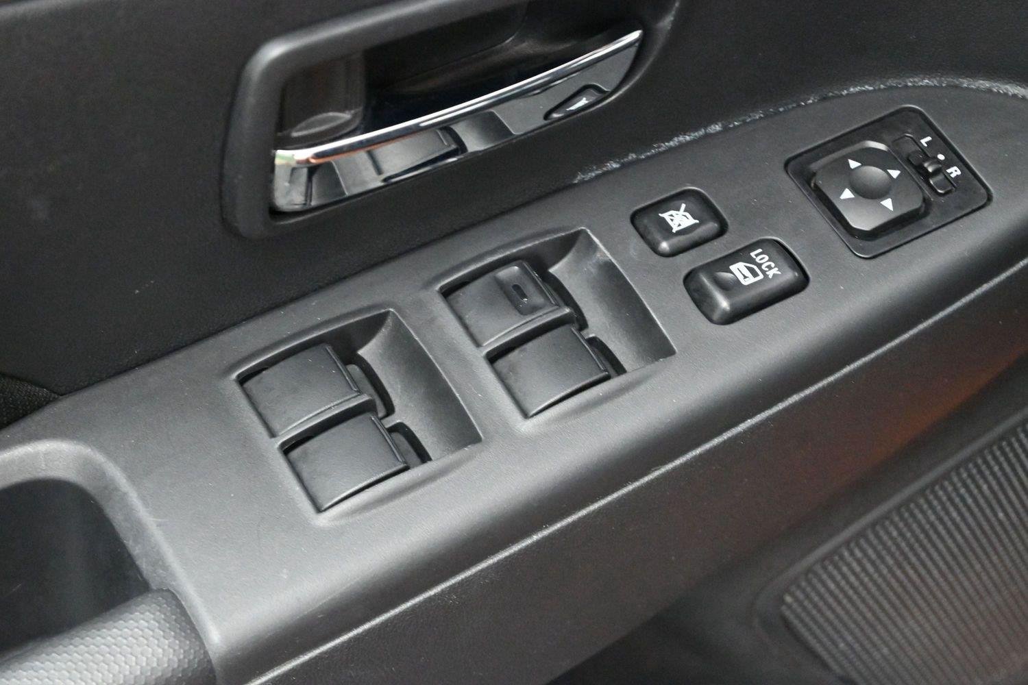 Used 2024 Sunshine Orange Metallic Mitsubishi ES image 12